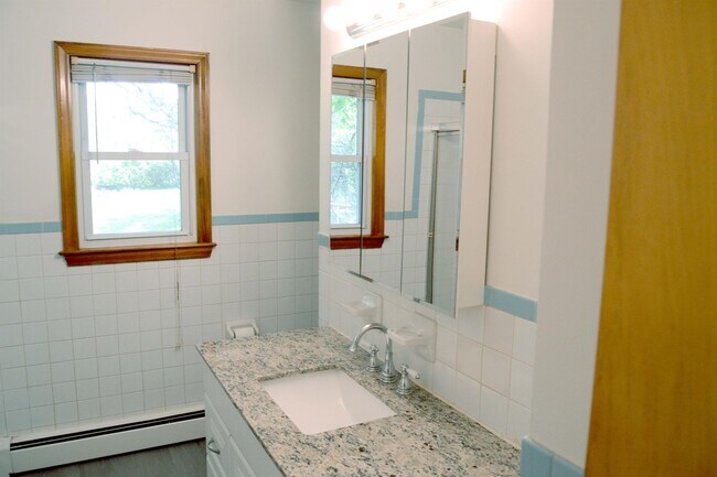 Building Photo - 279 Poe Dr