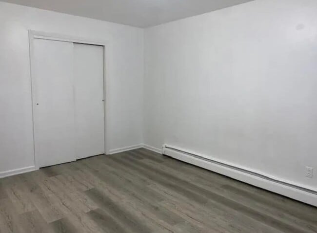 Building Photo - 121 Mallory Ave
