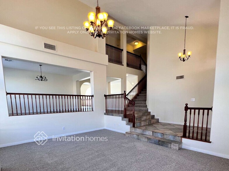 Building Photo - 280 Plaza Carmelina Ct