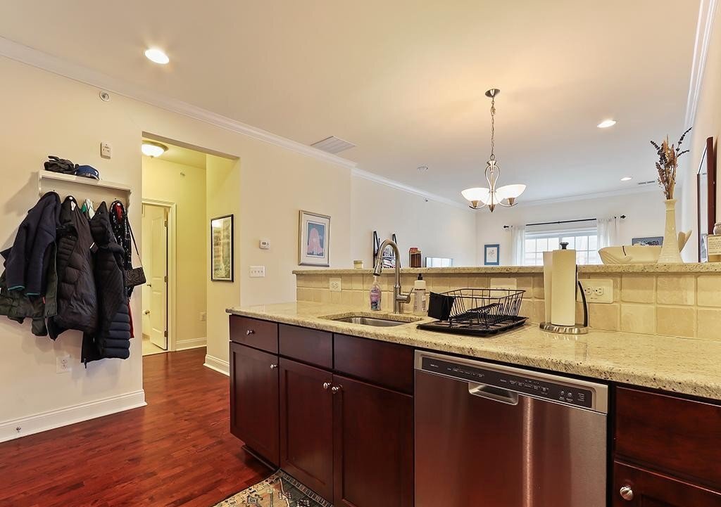 Building Photo - 600 Commodore Court