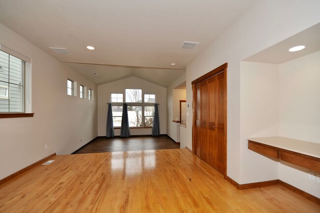 Building Photo - Coeur d'Alene Place Community 3 bed 2.5 ba...