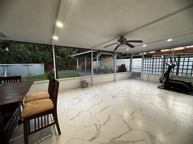 Building Photo - 4250 NW 9th Ct