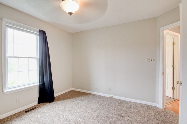 Building Photo - Amazing Home With Fireplace and Hardwood Flooring in Whitehall Subdivision