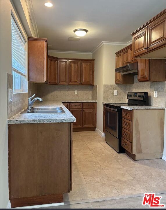 Building Photo - 567 S Wilton Pl