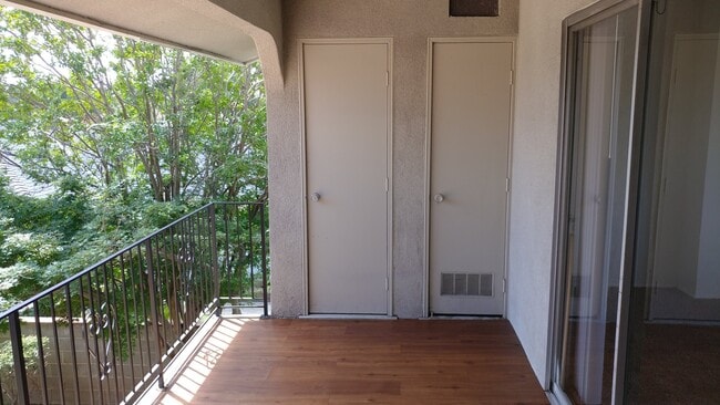 Building Photo - 2813-2819 N. West Ave 4-Plex - 611