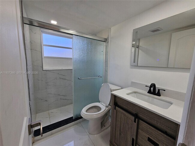 Building Photo - 5401 Hollywood Blvd