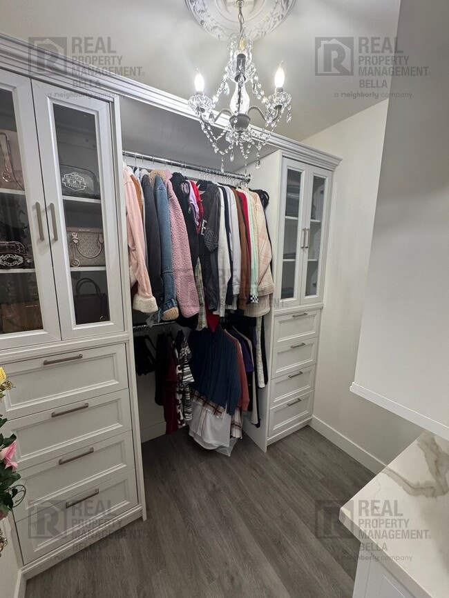 Building Photo - 3-Bed, 2-Bath Oasis in Hemet with Sparklin...