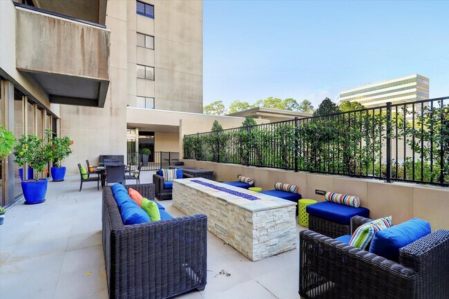 Building Photo - 49 Briar Hollow Ln