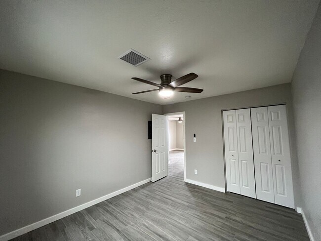 Building Photo - 2912 E Roeser Rd