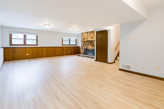 Building Photo - 16 Longwood Way