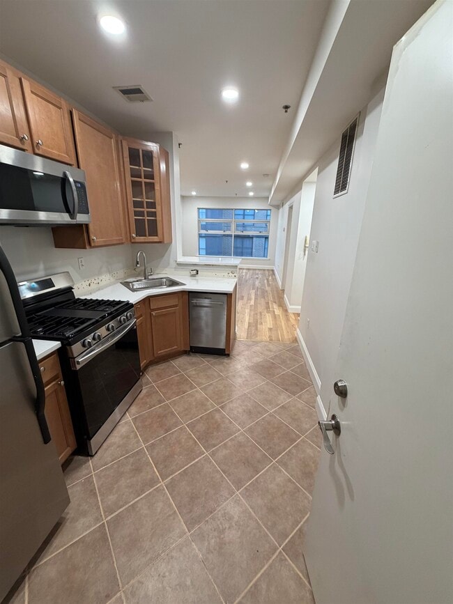 Building Photo - 4401 Park Ave