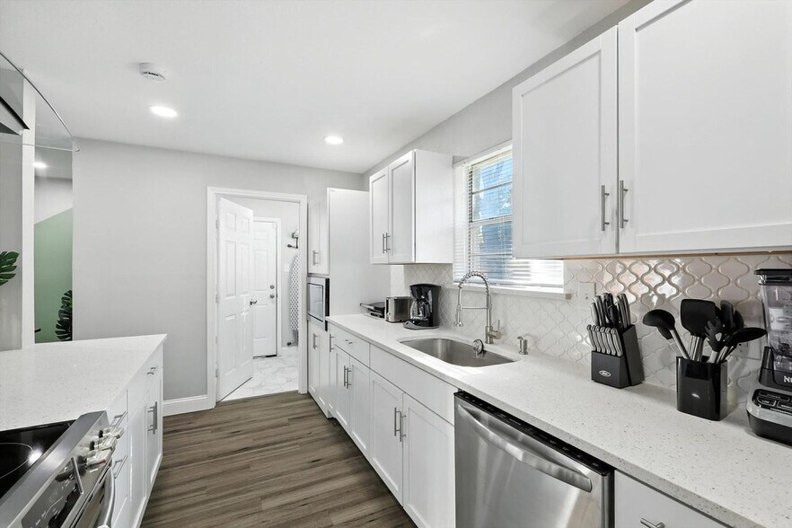 Building Photo - 1231 Springbrook Cir