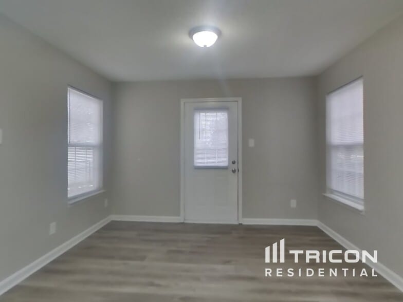 Building Photo - 10990 Clear Spring Dr