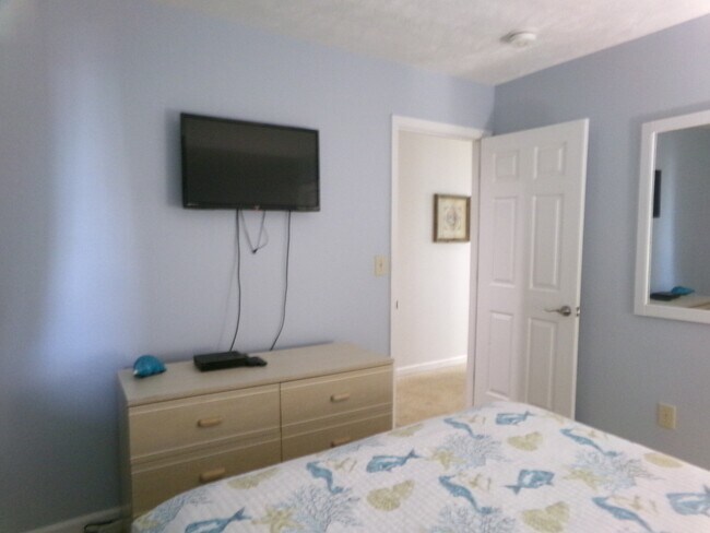 Building Photo - 4262 Pinehurst Cir