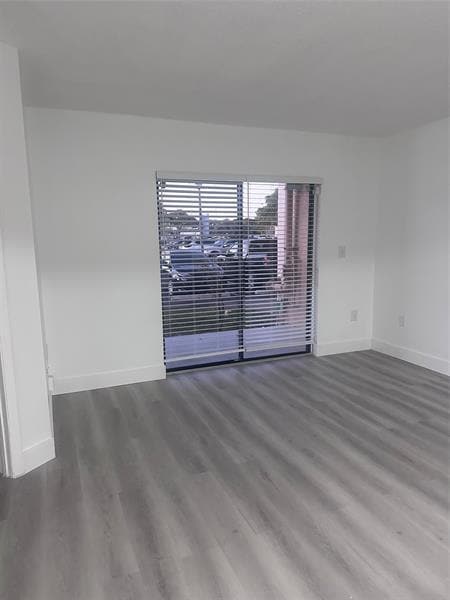 Building Photo - 450 Palm Cir W