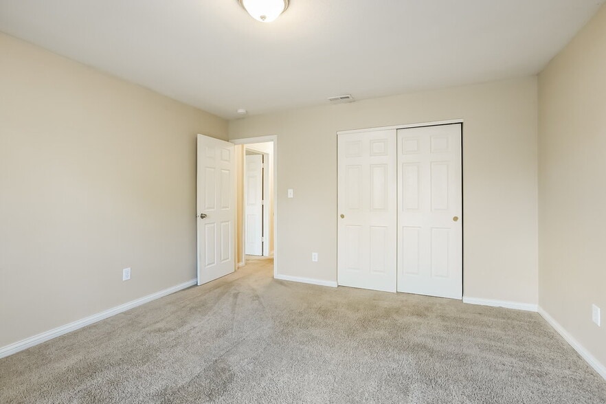 Building Photo - 4768 Beach Club Dr