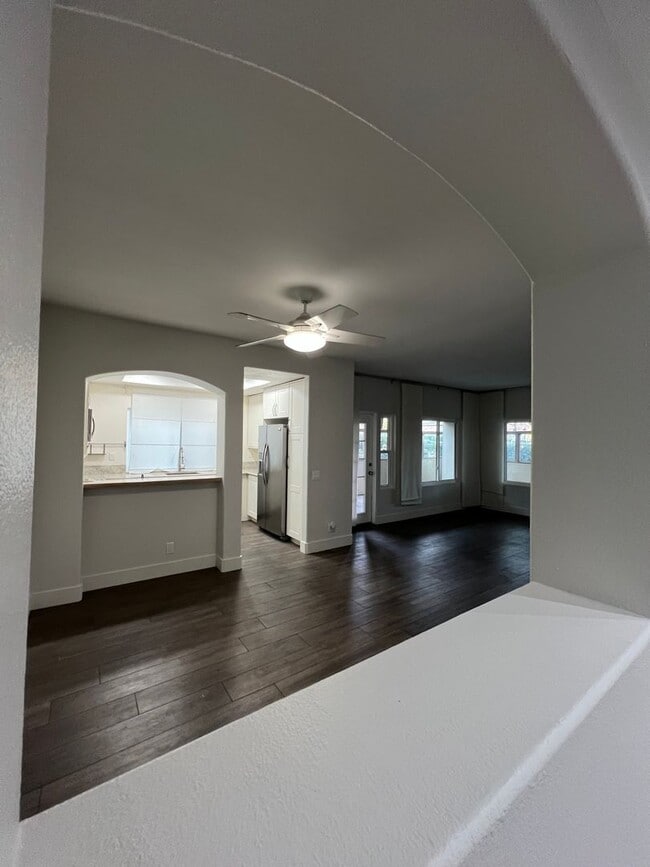 Building Photo - New to the Market! 2 Bed 2 Bath upgraded Tijeras Creek Villas home