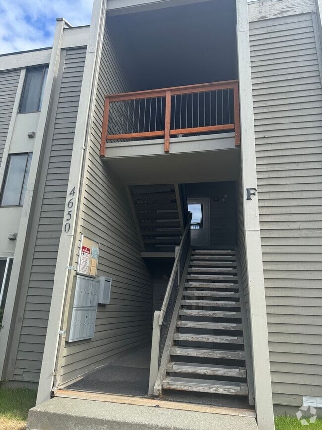 Building Photo - Spacious condo unit in East Anchorage