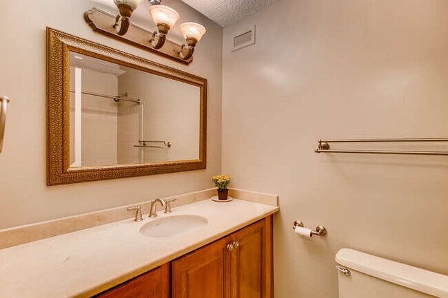 Building Photo - 480 N McClurg Ct