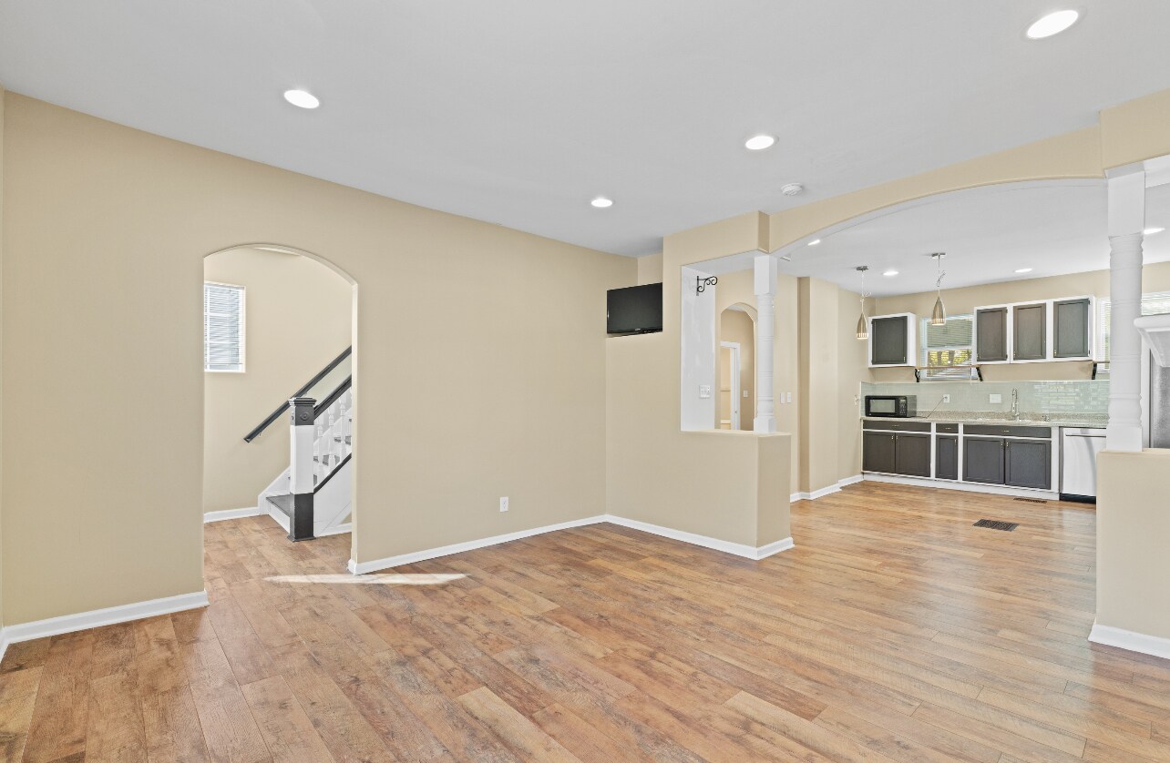 Building Photo - 873 E Livingston Ave