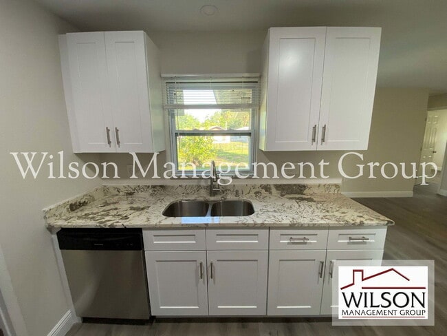 Building Photo - 1904 SW Rd