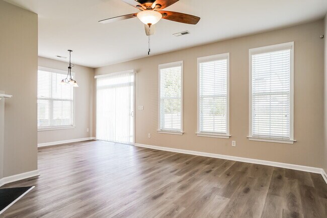 Building Photo - 229 Haywood Ln
