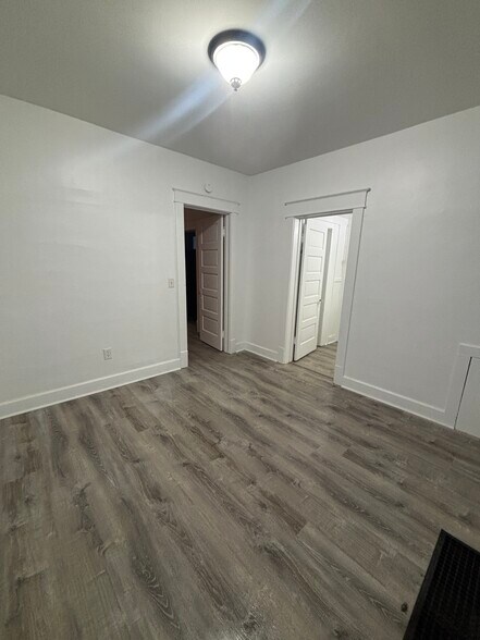 Building Photo - 504 W 29th St