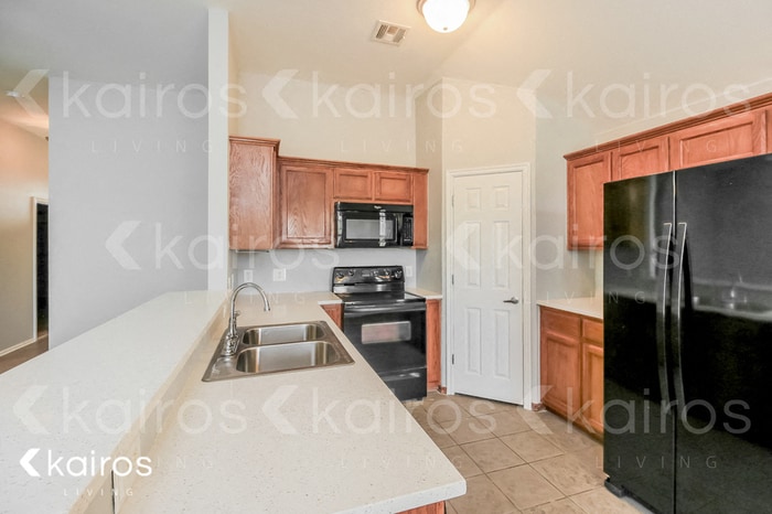 Building Photo - 4416 Applegate Dr