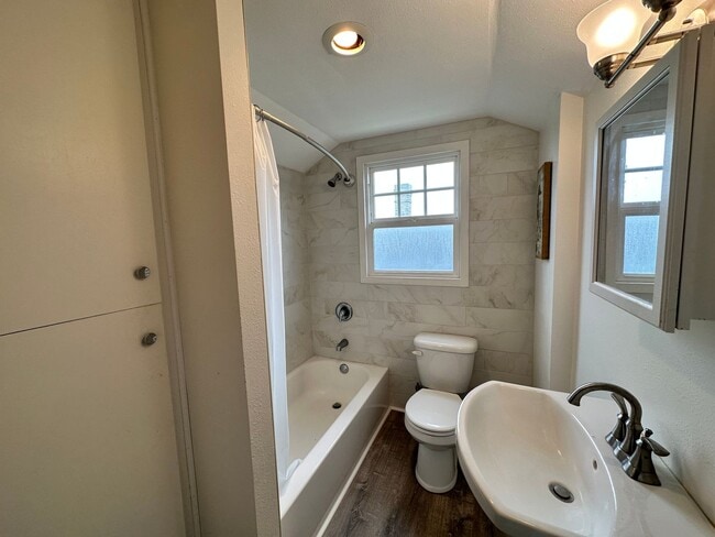 Building Photo - AVAILABLE NOW - 2 Bed 1.5 Bath Craftsman Home with Attached Garage & Office Space