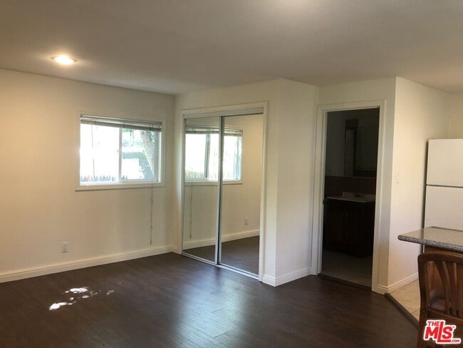 Building Photo - 3708 Altura Ave