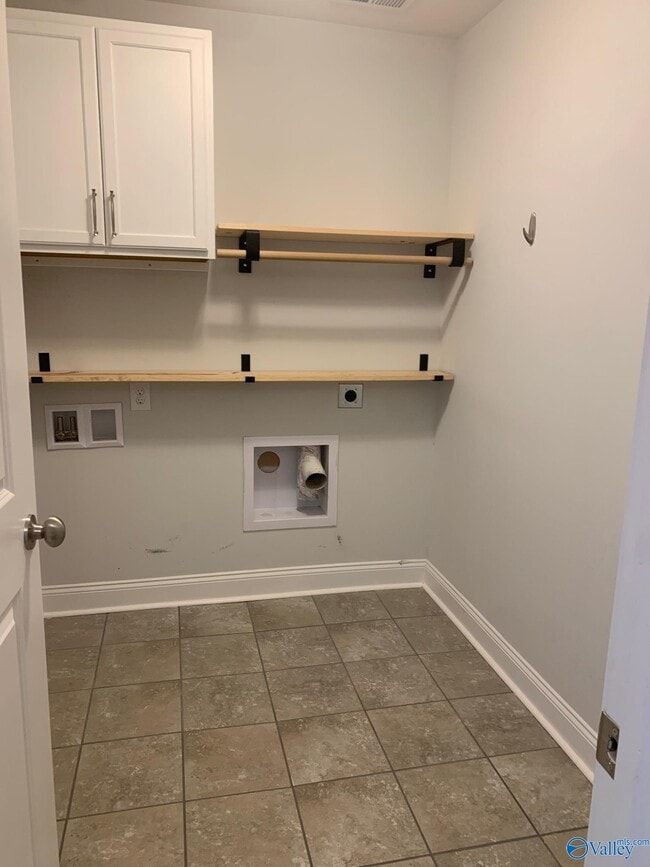 Building Photo - 22883 Ledges Dr