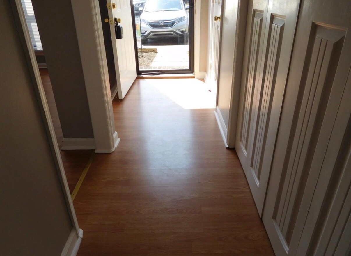 Building Photo - 445 Claircrest Dr