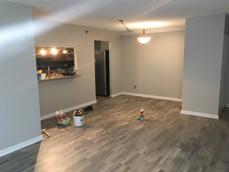Dining room - 9200 Edwards Way
