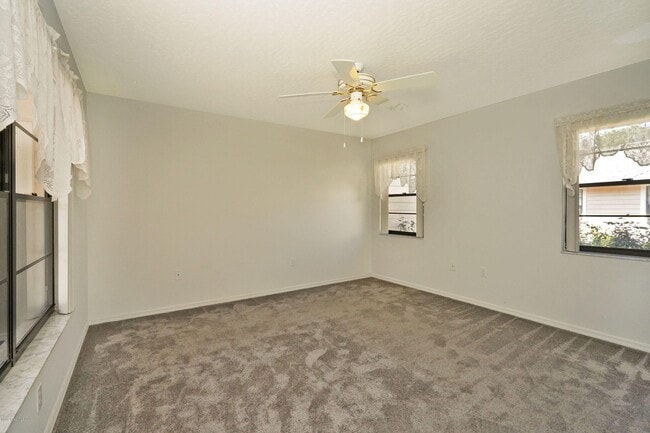Building Photo - 840 Ridge Lake Dr