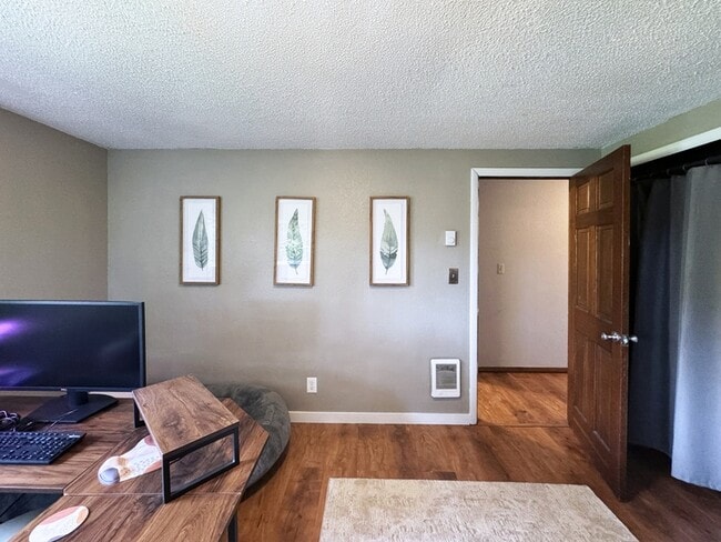Building Photo - 1470 Anderson Ln