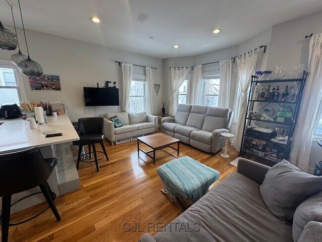 Building Photo - 9 Harding St