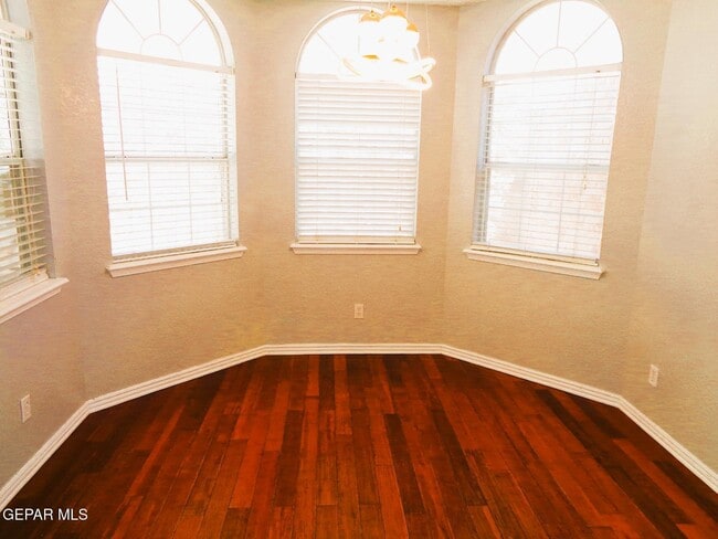 Building Photo - 2120 Greenlee Dr
