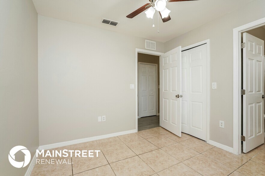 Building Photo - 3203 34th St SW