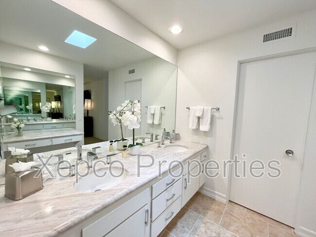 Building Photo - 76675 Sandpiper Dr