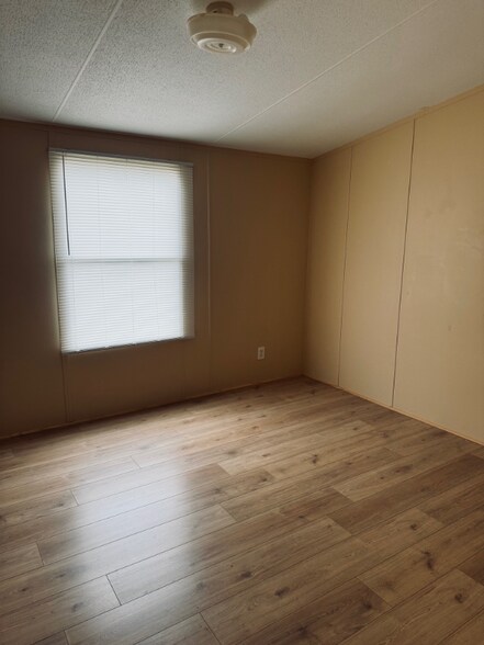 Building Photo - 6000 Clear Creek Rd