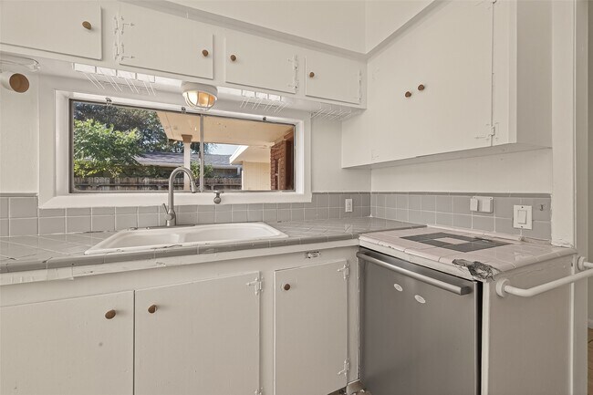 Building Photo - 6426 Mobud Dr