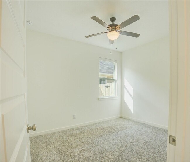 Building Photo - 2206 Hall of Fame Ct