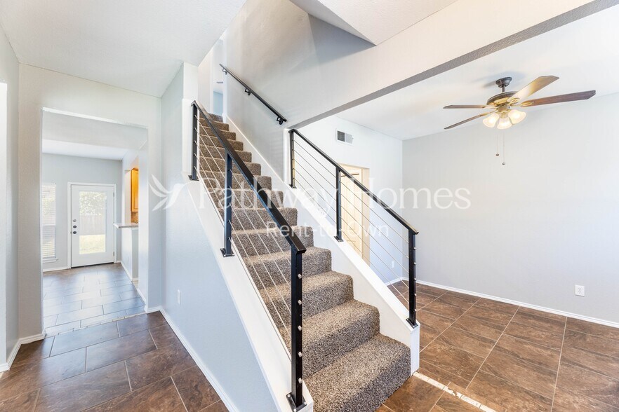 Building Photo - 629 Teakwood Dr