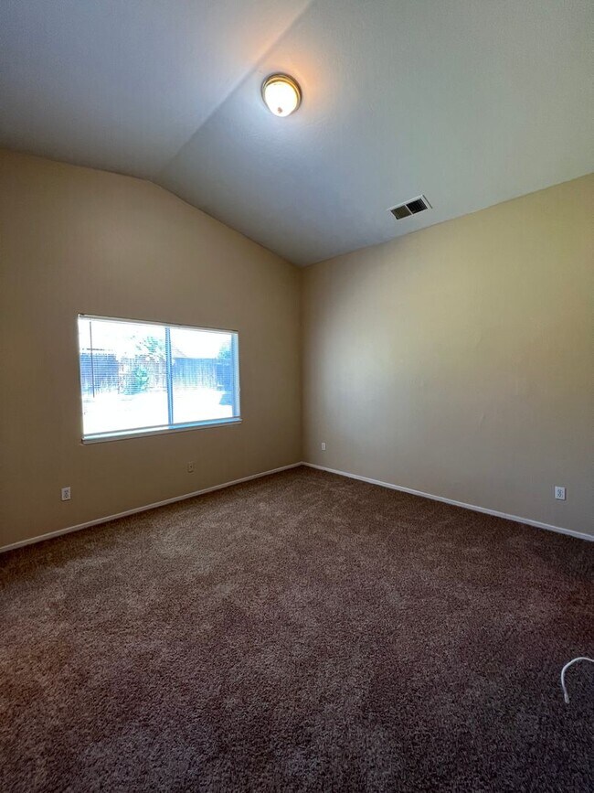 Building Photo - 2902 Tar Springs Ave