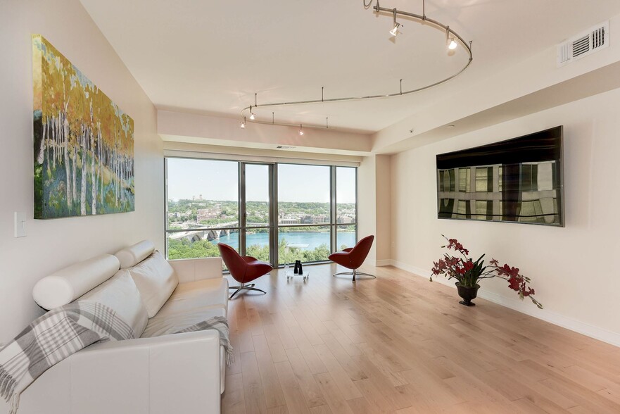 Building Photo - 1111 19th St N