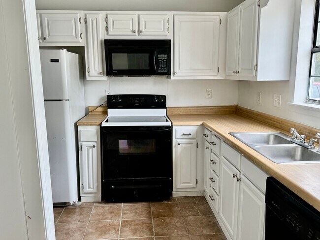 Building Photo - 127 E Pamela Dr