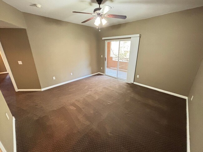 Building Photo - Beautiful 2Bed/2Bath Condo located in the ...