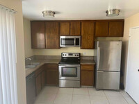 Building Photo - 565 Beverly Pl