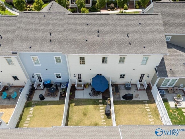 Building Photo - 38 Pine St