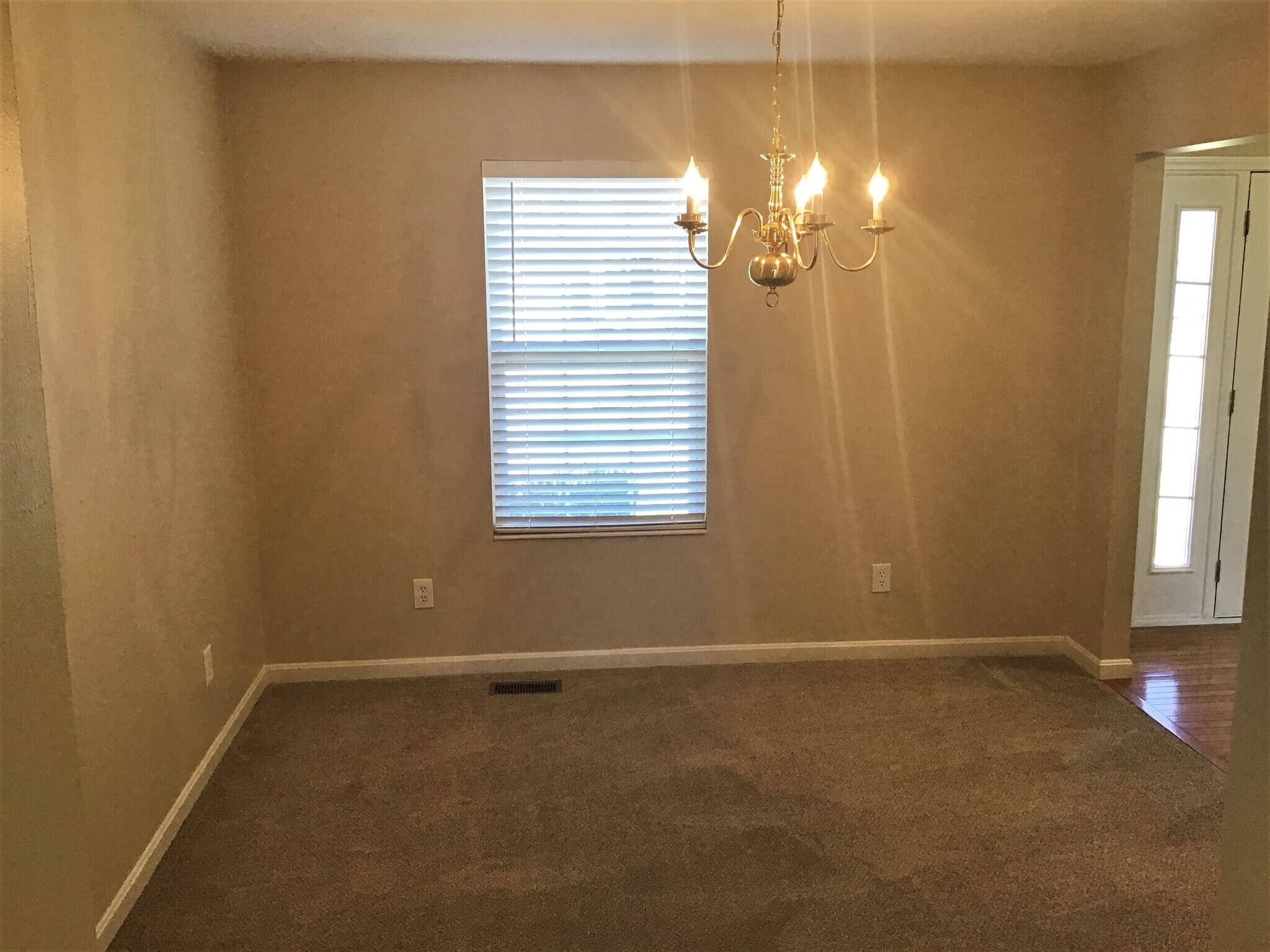 Building Photo - 3018 Danbury Dr
